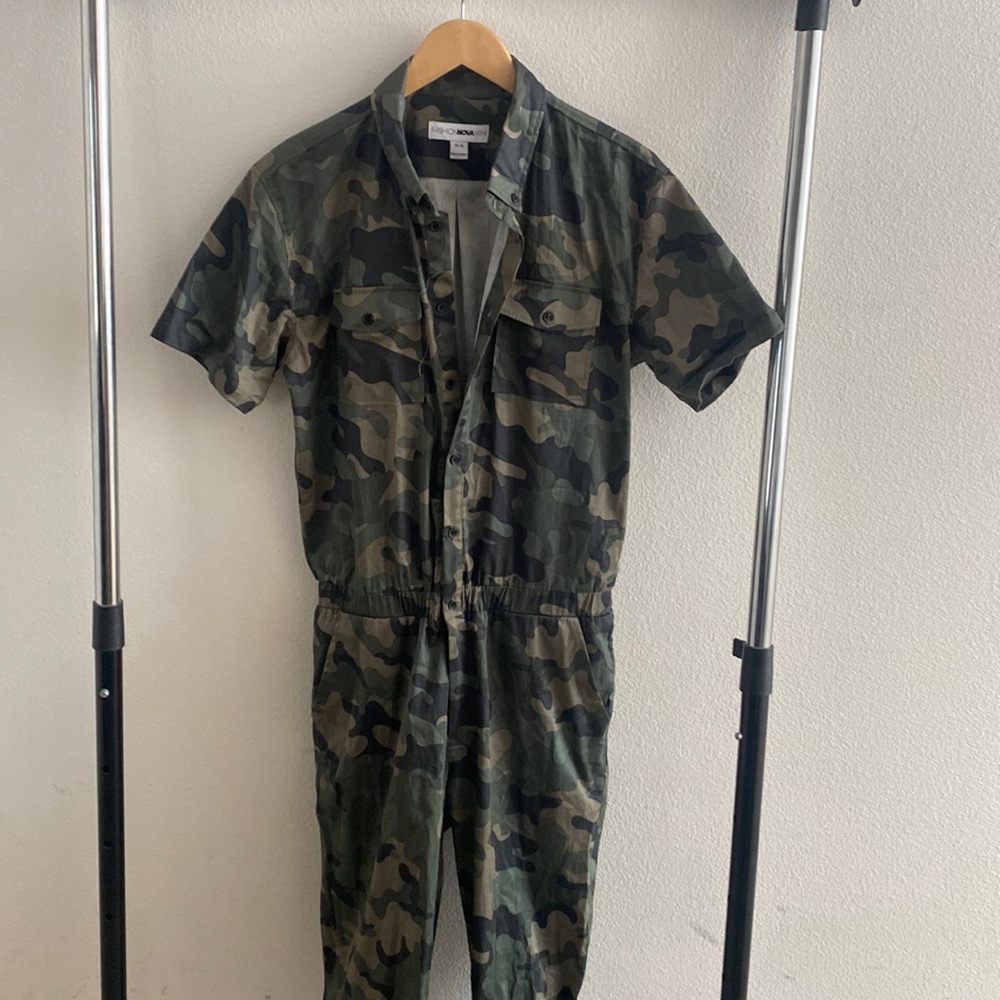 Fashionnova short sleeve military print coveralls size medium